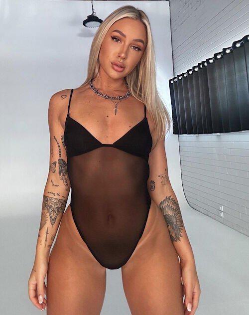 Model Holly Brougham